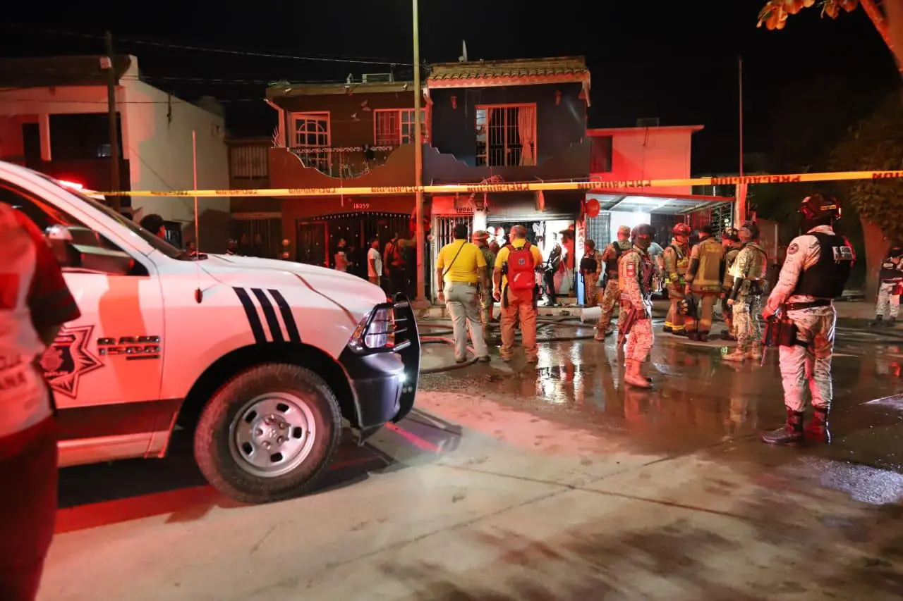 $!Se incendia tienda de abarrotes en La Foresta, en Mazatlán, tras presunto ataque