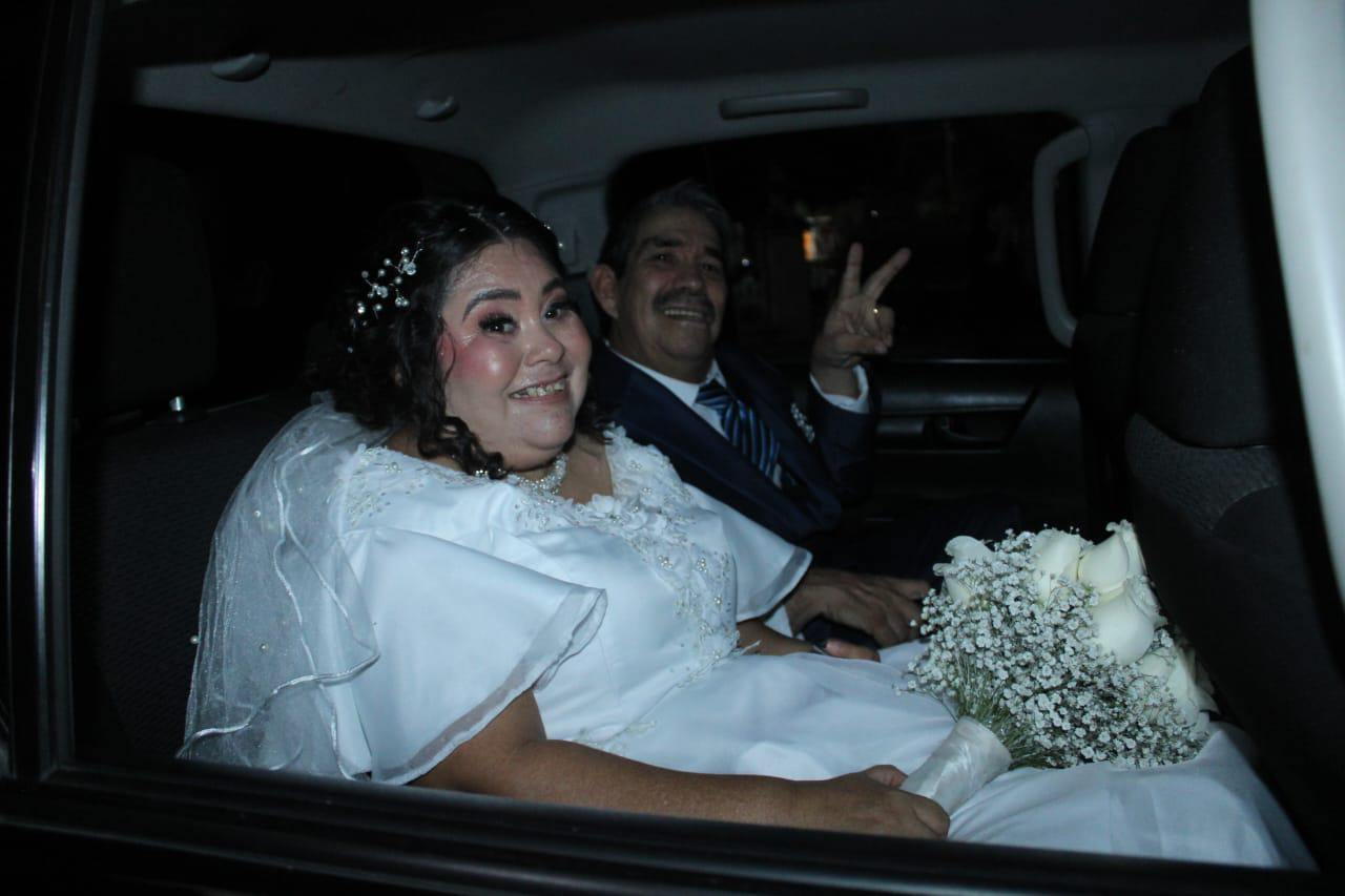 $!Rosarenses cumplen el sueño de Solbelen y ‘Tilico’ de casarse en el Santuario de la Virgen del Rosario