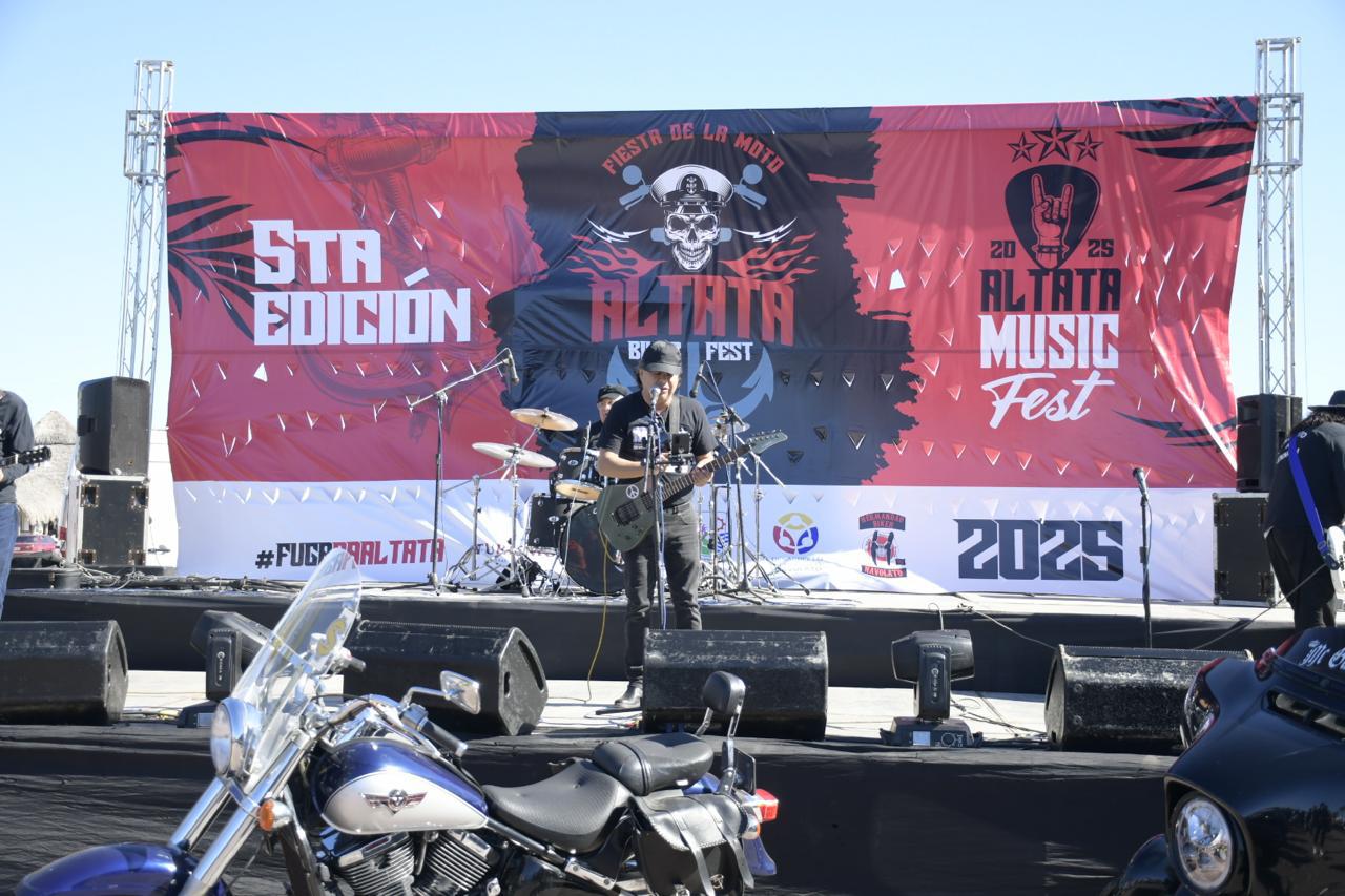 $!En el evento también participan grupos musicales.