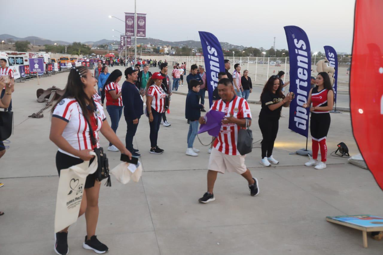 $!Invasión Chiva se presenta en El Encanto para dar guerra a los Cañoneros