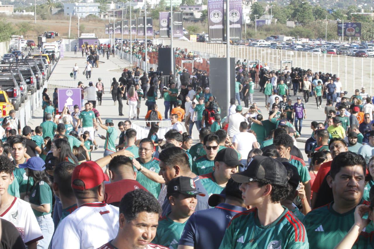 $!Miles de aficionados disfrutan la fiesta de la Selección Nacional