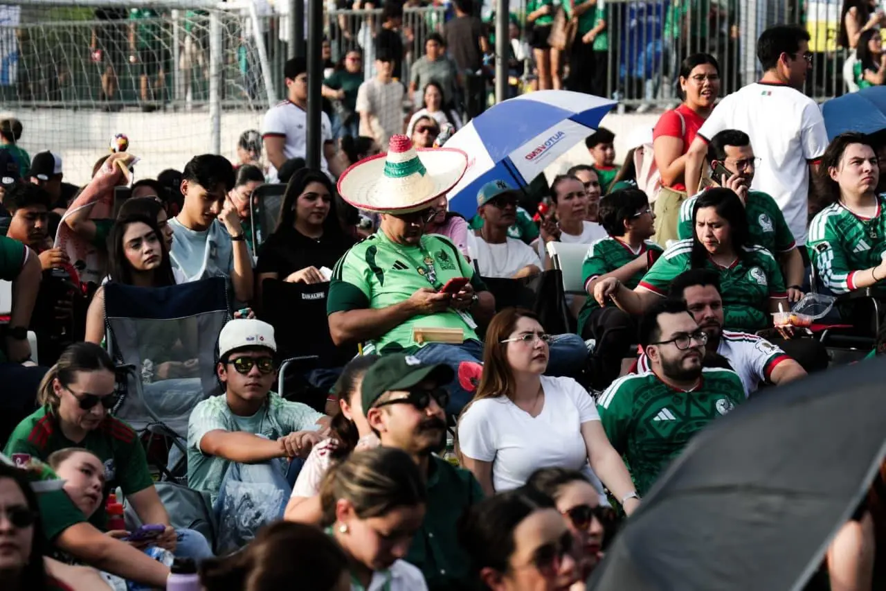 $!Pasión futbolista se reúnen en Punta Azul, en Culiacán, por México frente a Ecuador