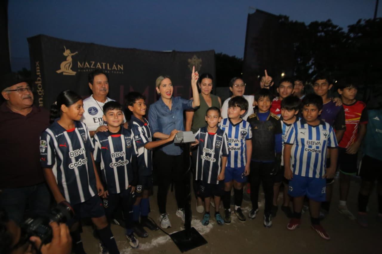 $!Mazatlán refuerza su infraestructura deportiva con nueva iluminación en el campo Las Misiones
