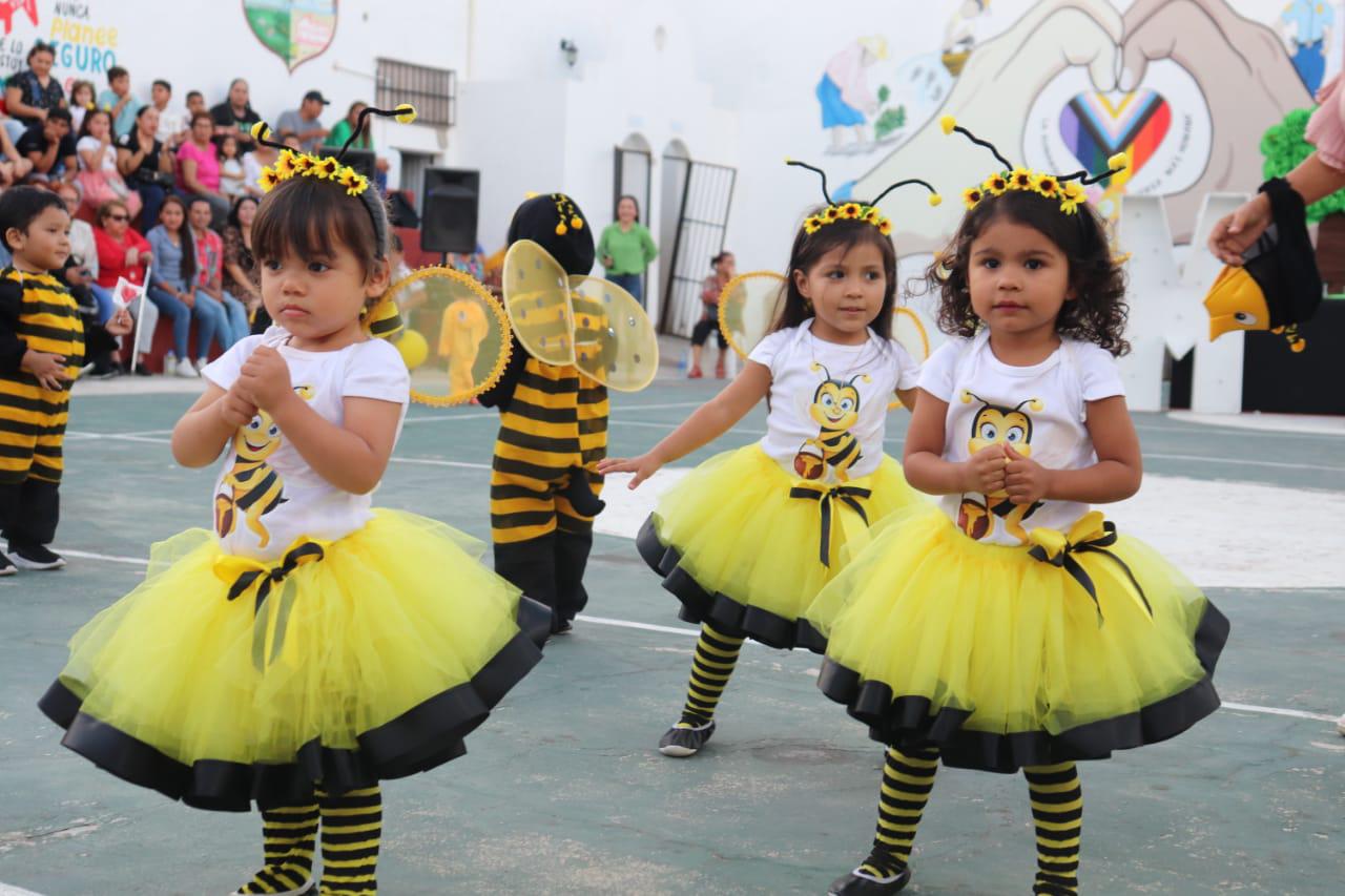 $!Lucen niños de los CADI Centro y CAIC, en Festival de la Primavera en Escuinapa