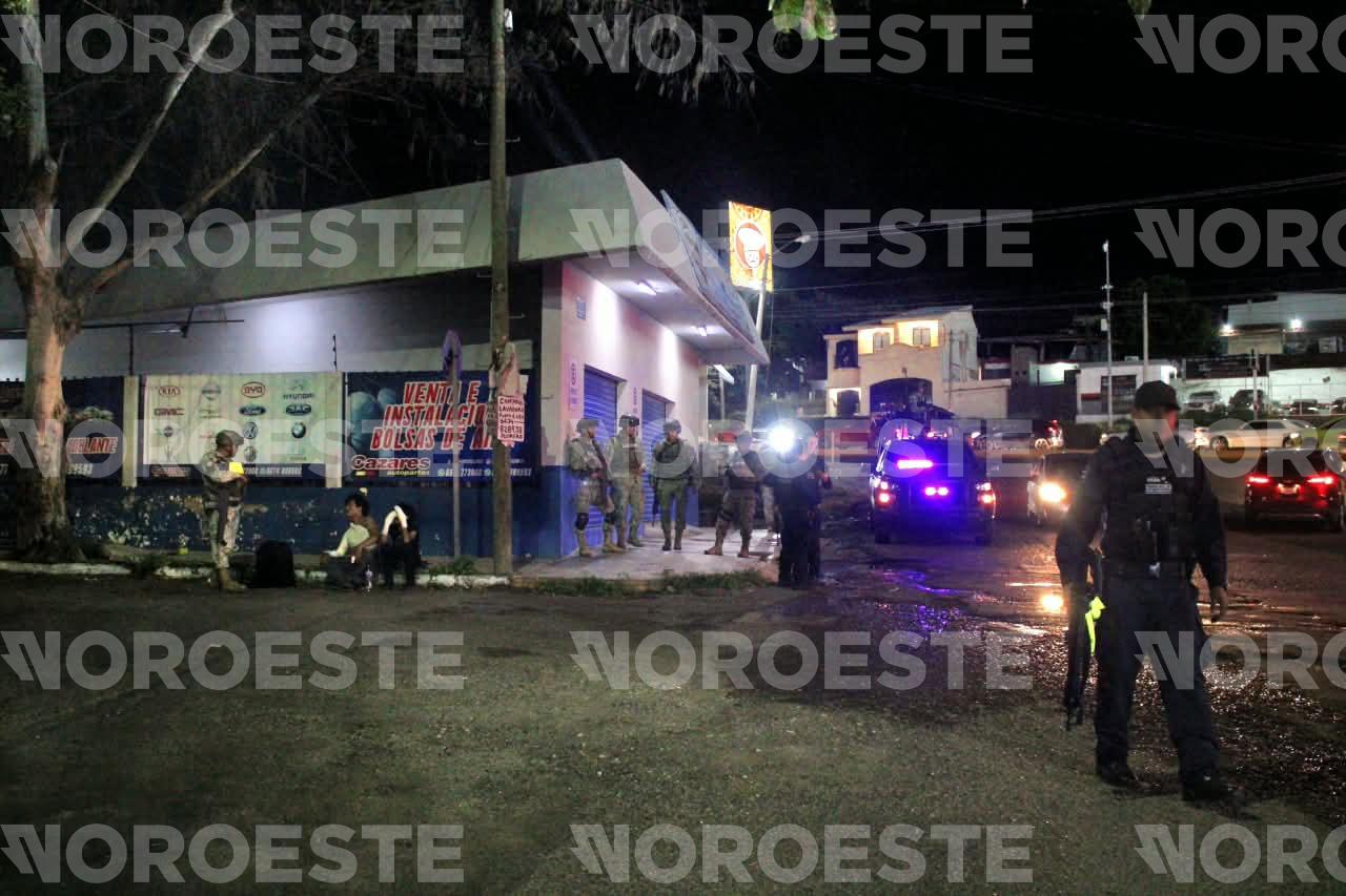 $!Ataque armado sobre avenida Manuel Clouthier deja tres heridos, en Culiacán