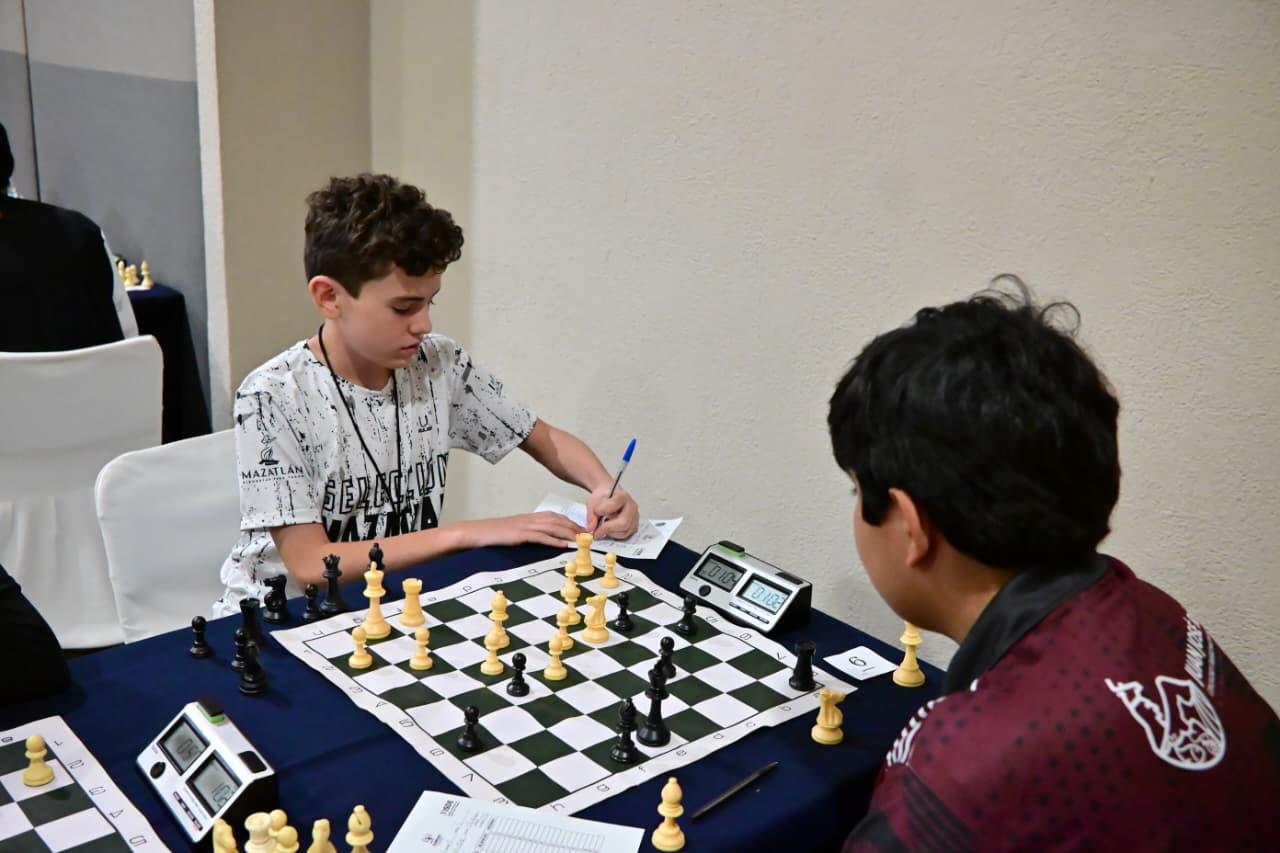 $!Mazatlán mantiene viva la pelea por medallas en el estatal de ajedrez