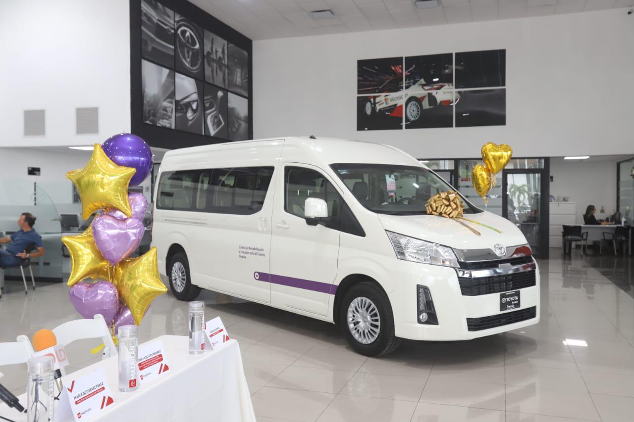 $!Dona Toyota dos vehículos al CRIT Teletón Sinaloa, que se construye en Mazatlán