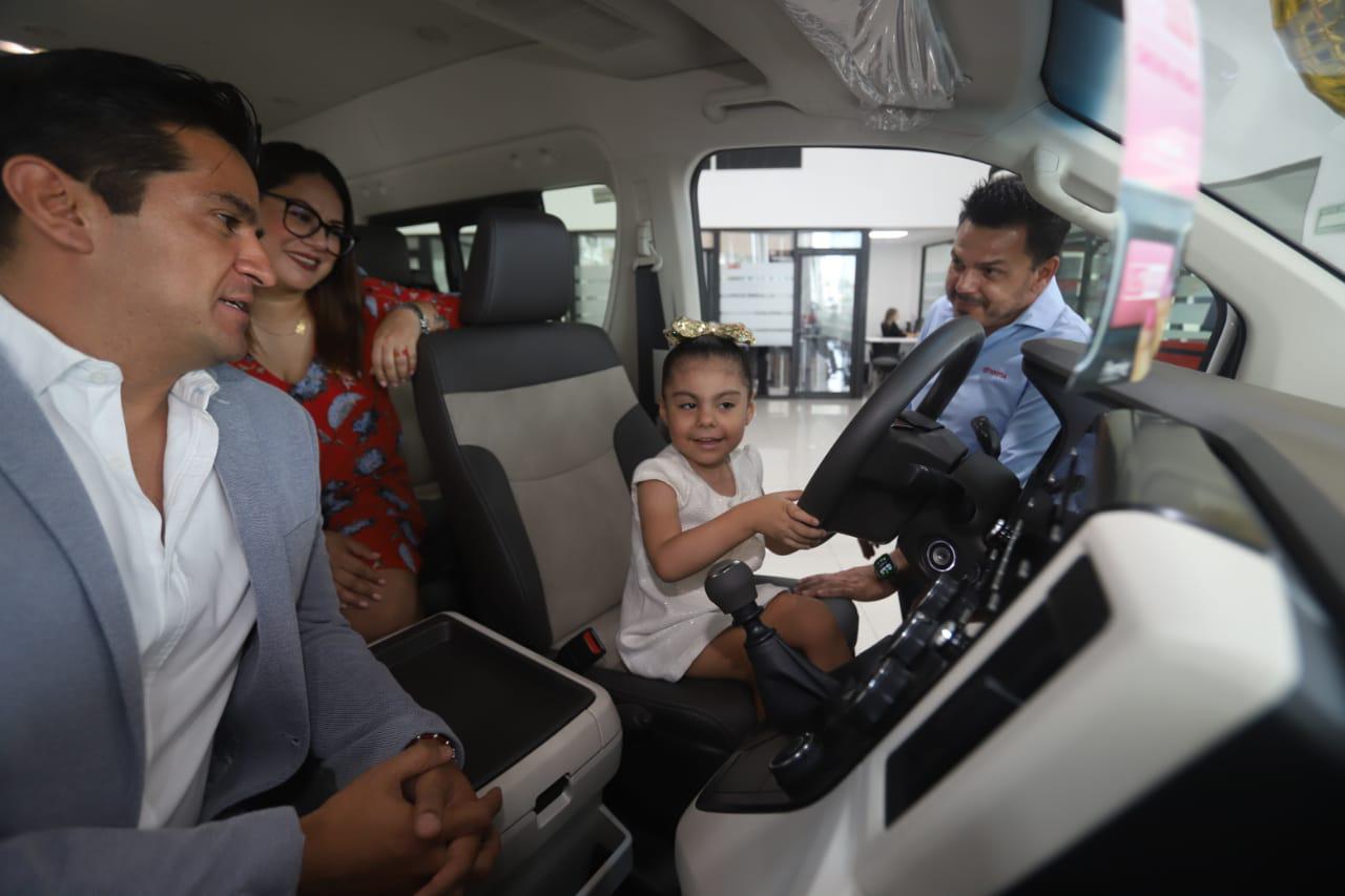 $!Dona Toyota dos vehículos al CRIT Teletón Sinaloa, que se construye en Mazatlán