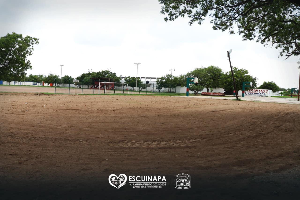 $!Supervisan obras en la unidad deportiva ‘Benito Juárez’, en Escuinapa
