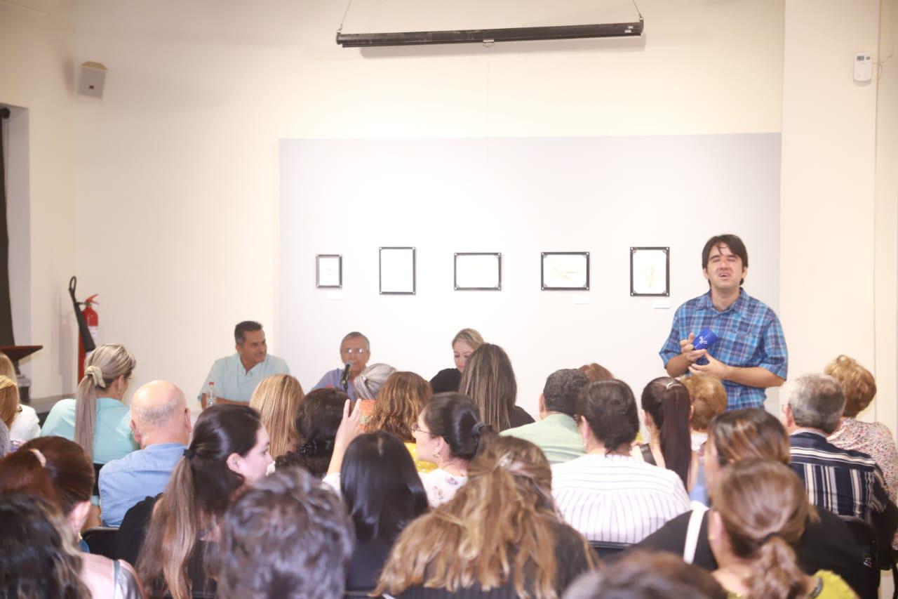 $!Presentan ‘La vida cotidiana de Fran’, libro de Arturo Santamaría Gómez y su hija Alessandra