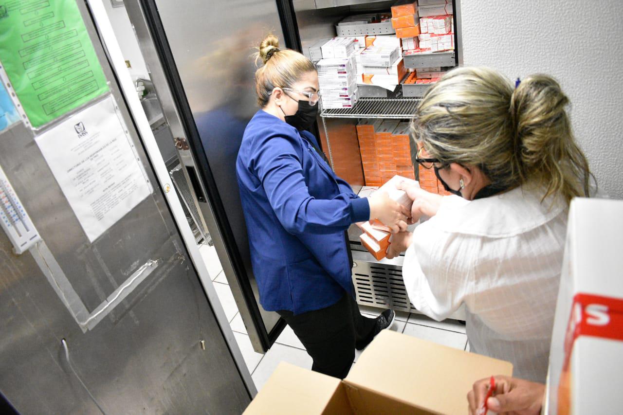 $!Arriban a Sinaloa cerca de 200 mil dosis de Sinovac y Pfizer contra el Covid-19