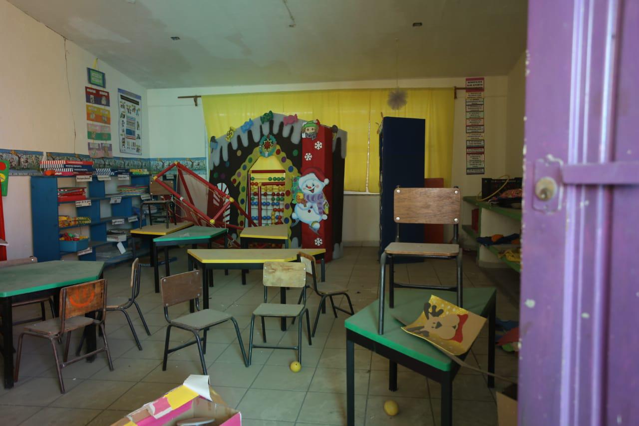 $!En Mazatlán, vándalos destruyen y se llevan todo de un jardín de niños en la Colonia 12 de Mayo