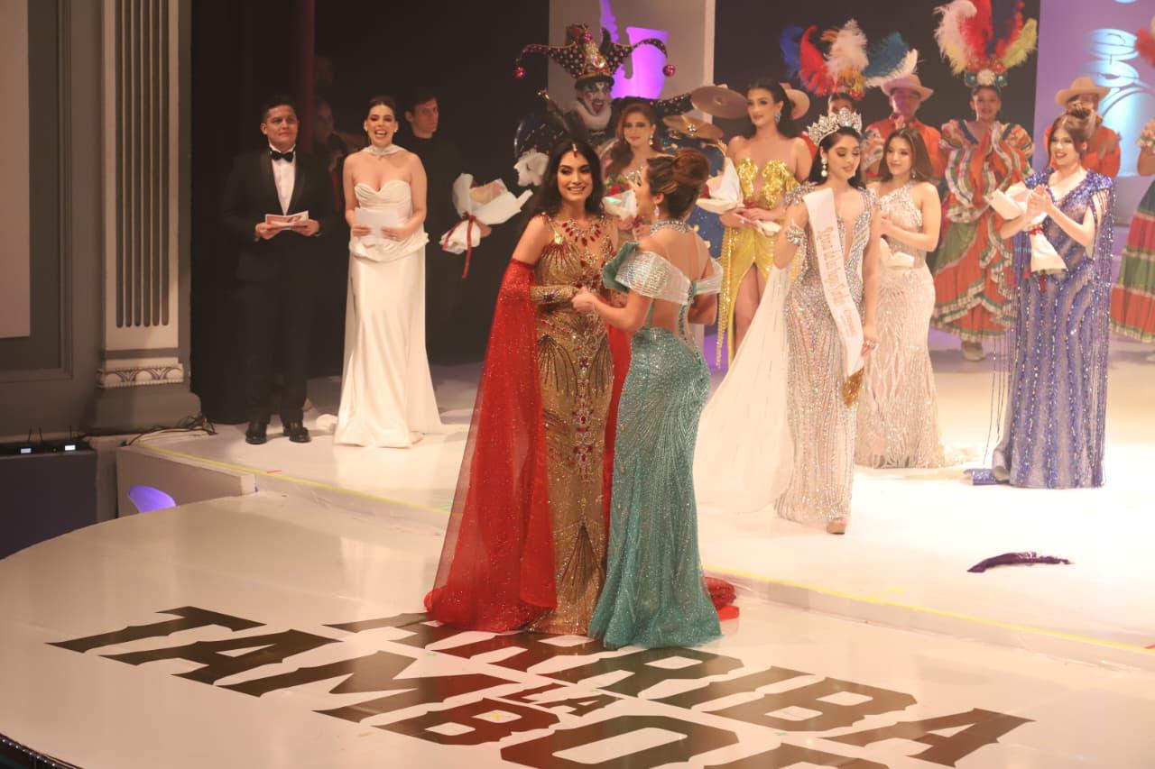 $!Anahí Esparza se alza como Reina del Carnaval de Mazatlán 2026; Mariana Guerrero, Reina de los Juegos Florales