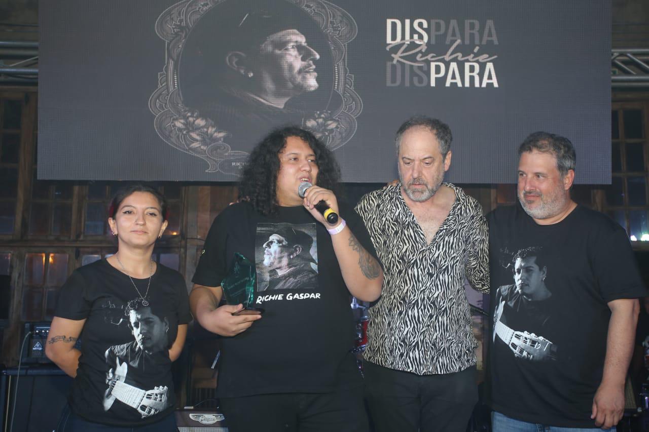 $!Josué Gaspar agradeció la distinción que realizó Fundación Bella a su padre, aquí con su hermana Ariadna, Alejandro Marcovich y Martín Gavica.