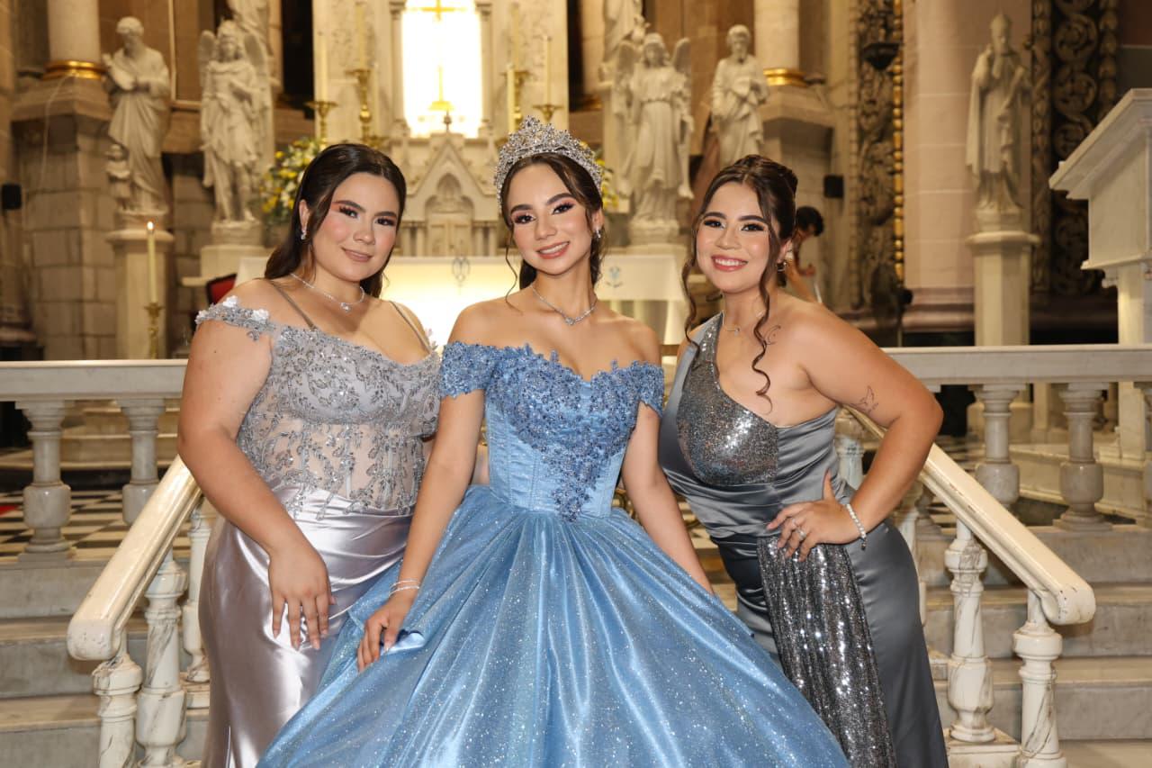 $!Alexa Anayansi entre sus hermanas Nicole y Danna González.