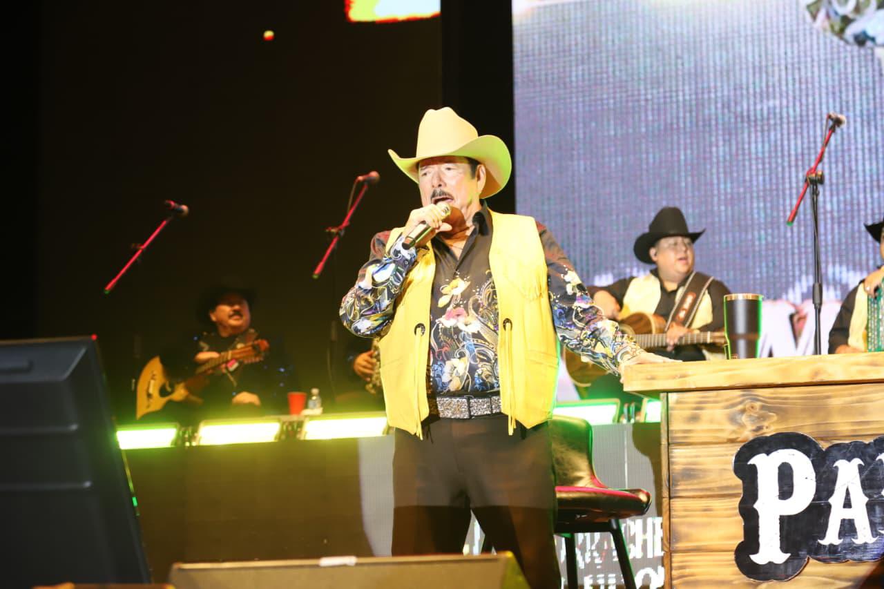 $!Lalo Mora fue el más ovacionado por el público porteño al aparecer sobre el escenario.