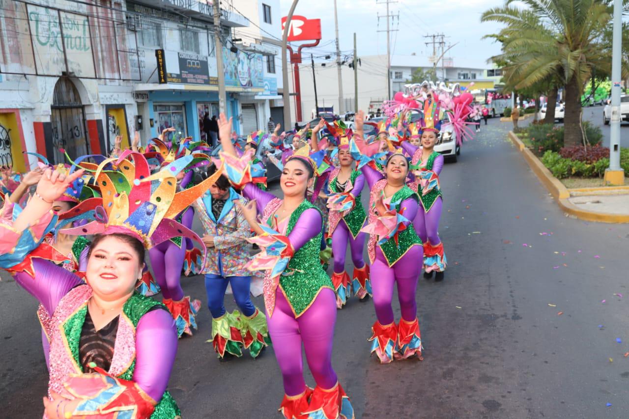 $!‘Arriba la Tambora’ llenó de fiesta y tradición las calles de Mazatlán