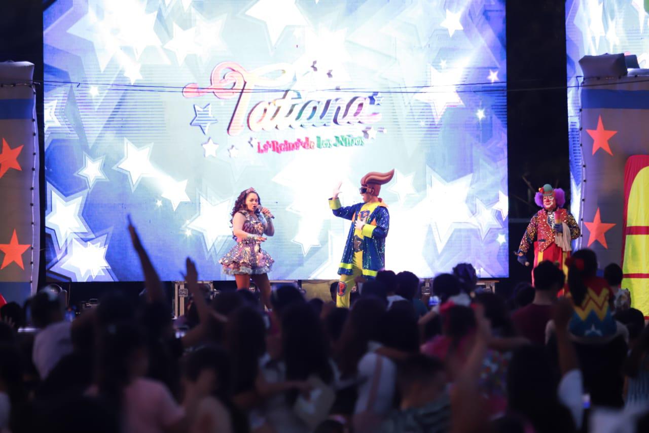 $!Tatiana llena de magia y música el Parque Central en festejo del Día del Niño