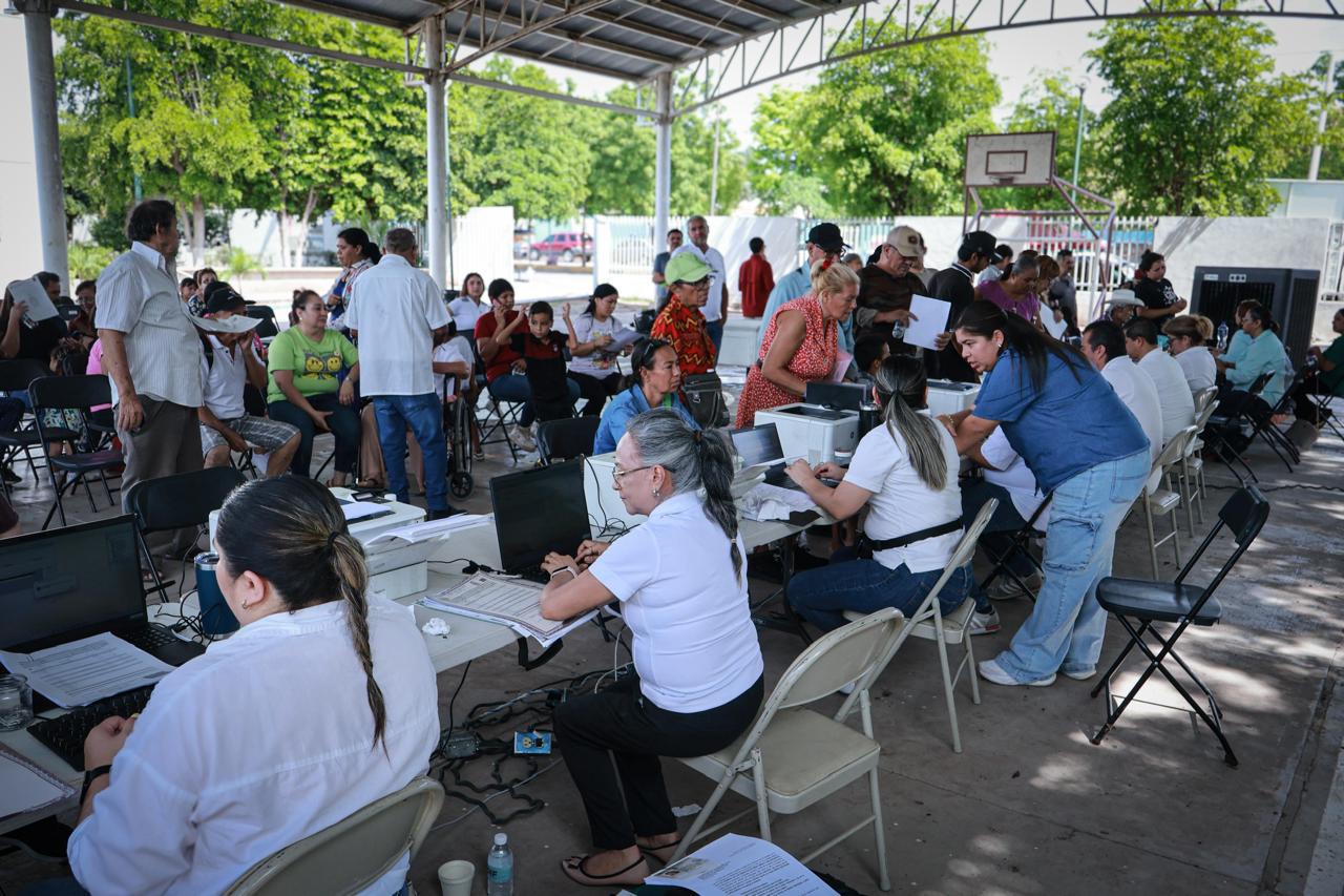 $!Llevan Jornada de Registro Gratuito a colonias de Culiacán; realizan 793 trámites
