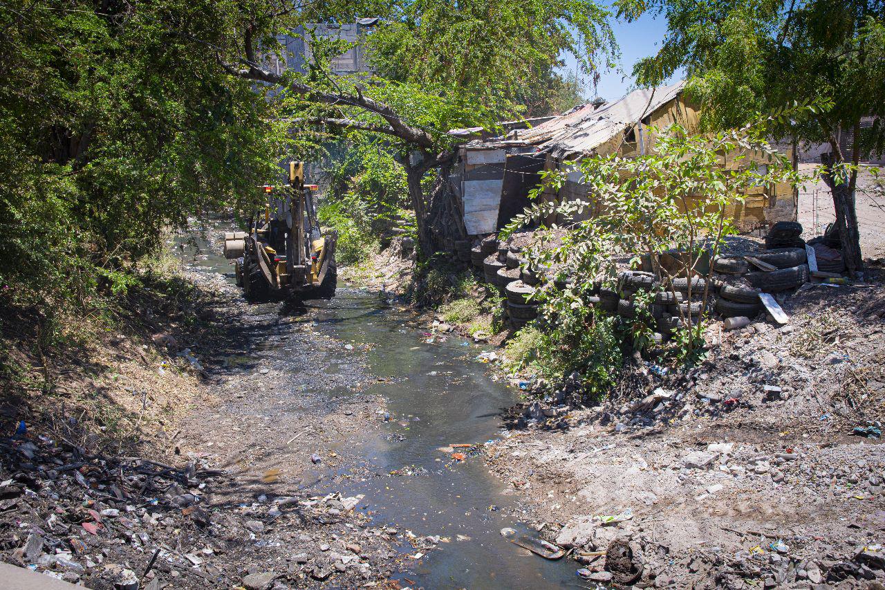 $!Limpieza de arroyos y pluviales va al 30 por ciento en Culiacán