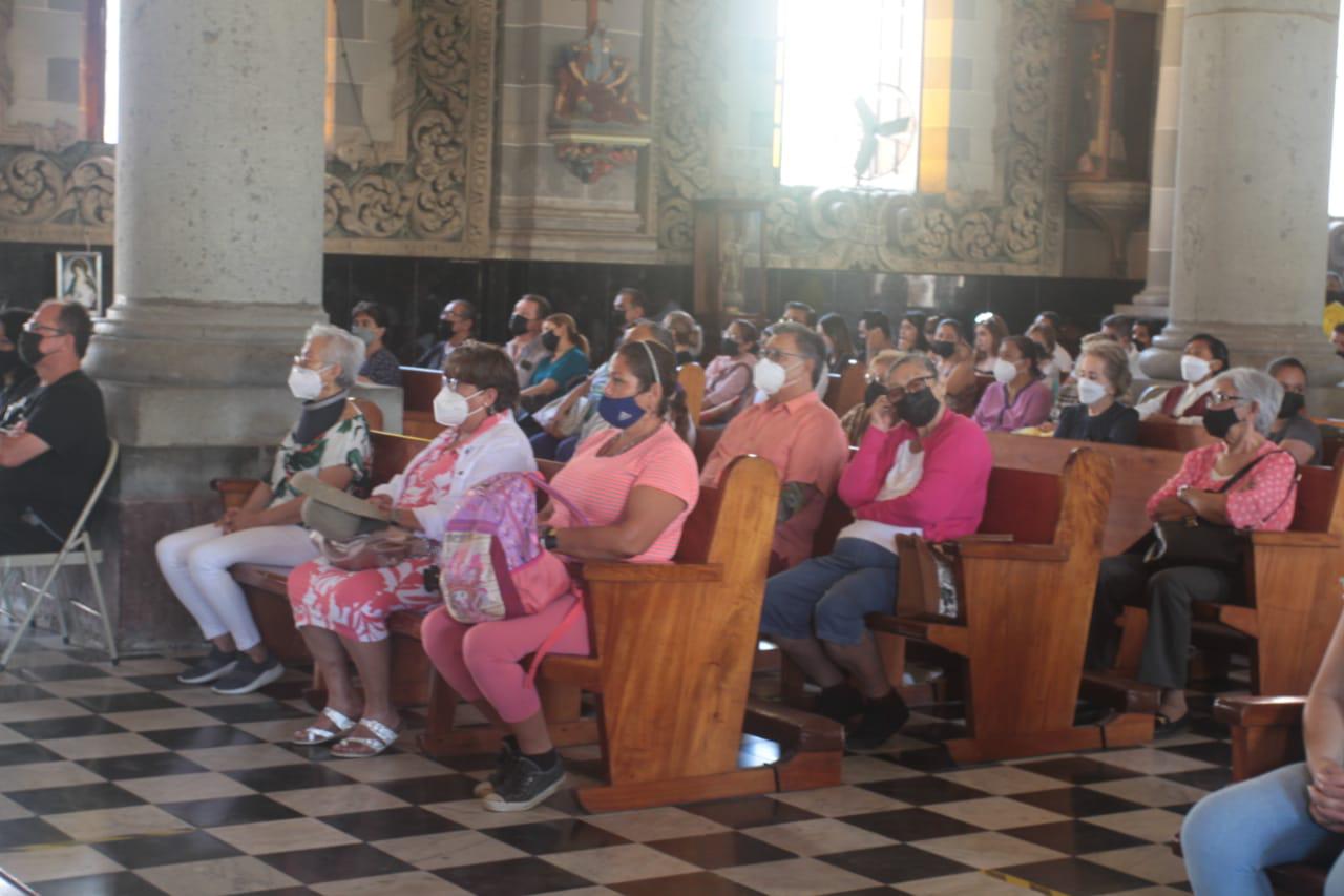 $!En Catedral de Mazatlán realizan el Viacrucis y llaman a imitar a Jesús