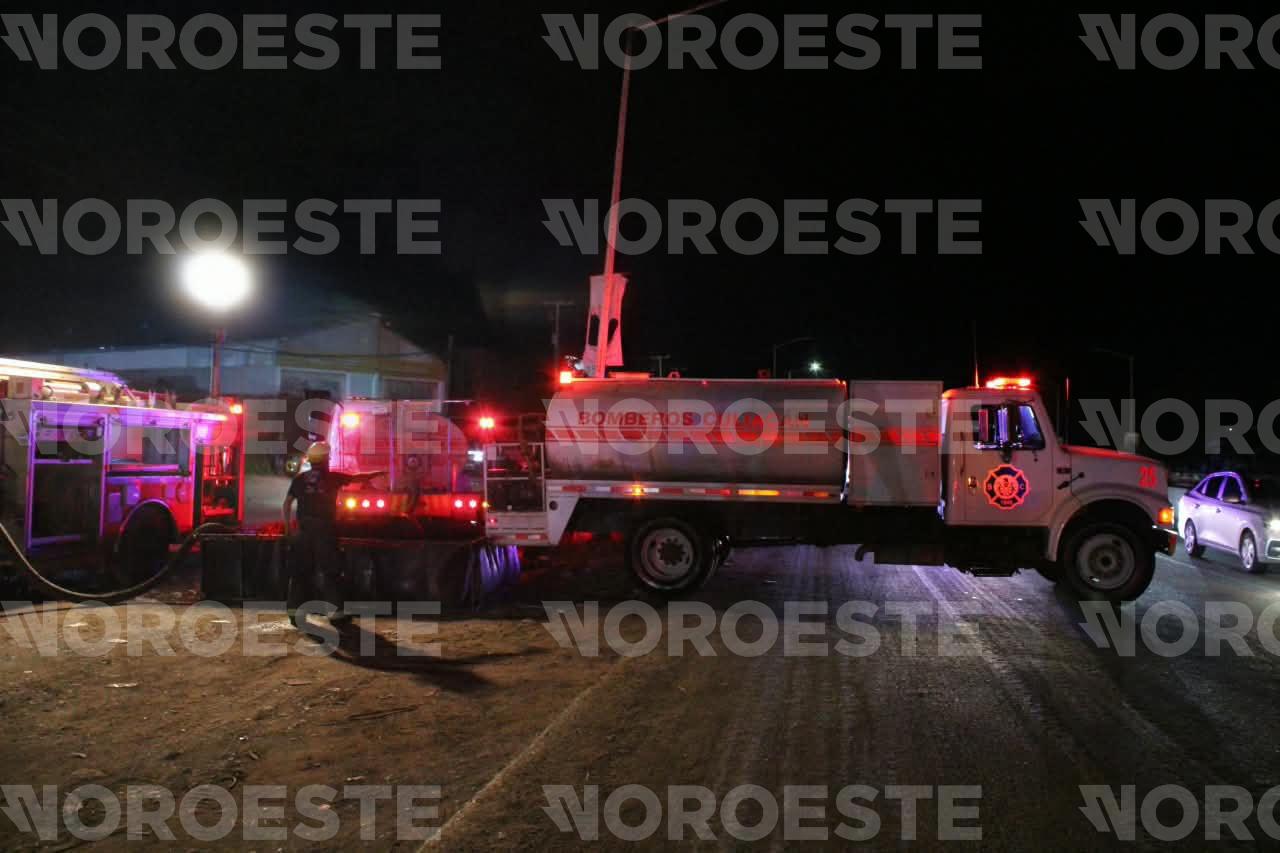 $!Se incendia bodega distribuidora de electrodomésticos por La Costerita, en Culiacán