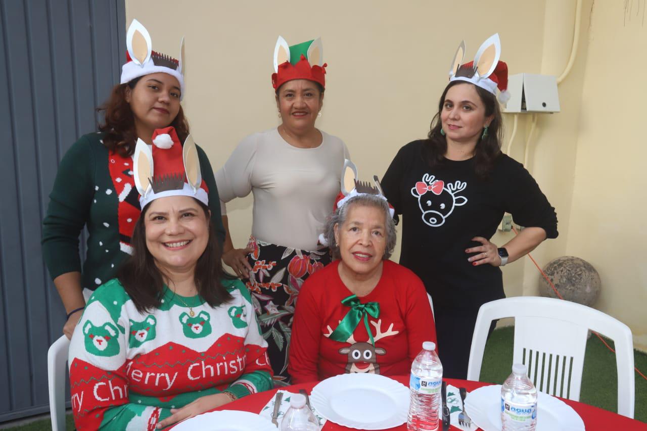 $!Shessid Bramasco, Francis Ruiz, Silvia Gómez, Thania Valdés y Amalia Lara, de la Unidad Petroil.