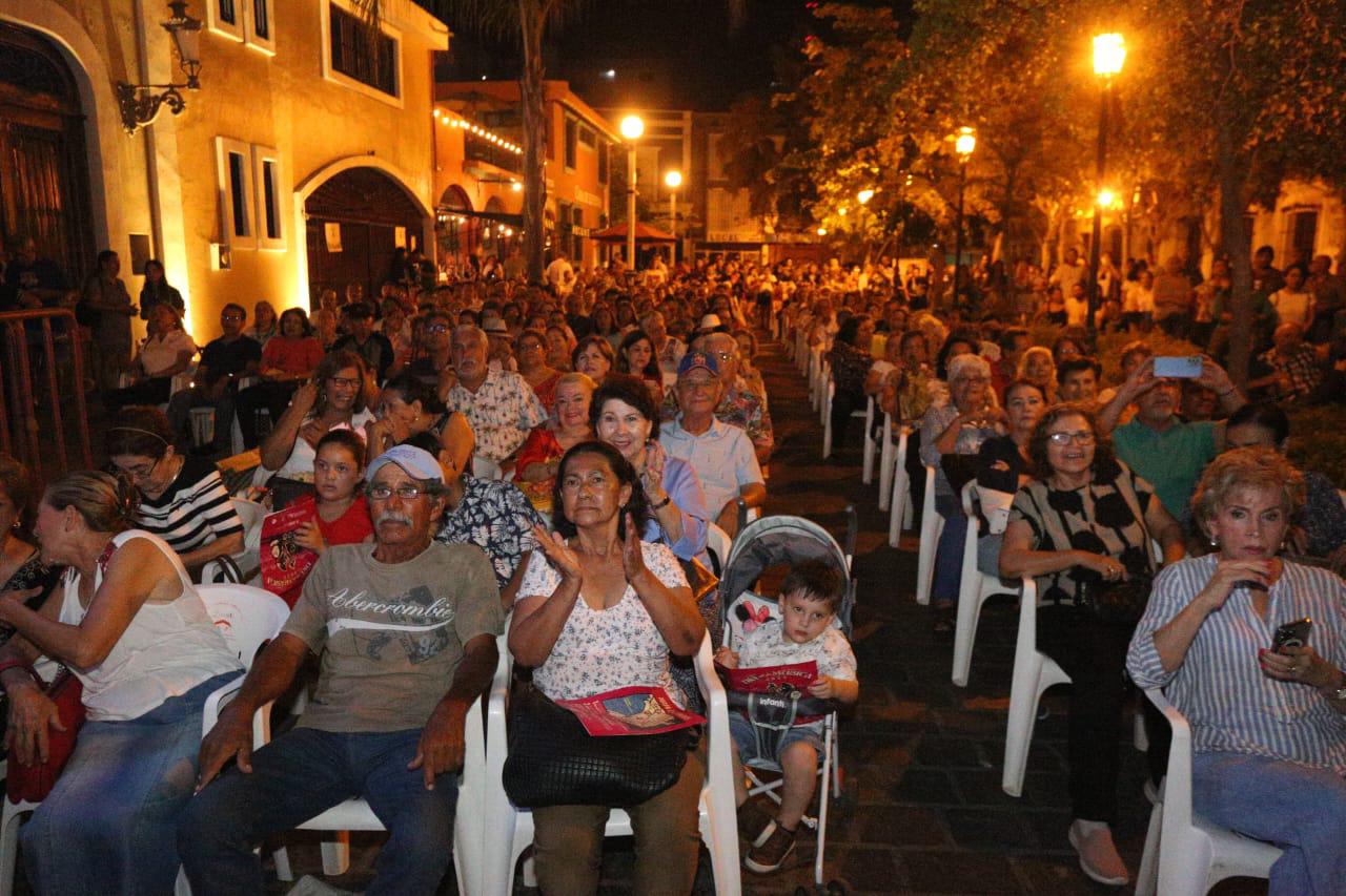 $!Disfrutan mazatlecos y visitantes del Día de la Música 2023