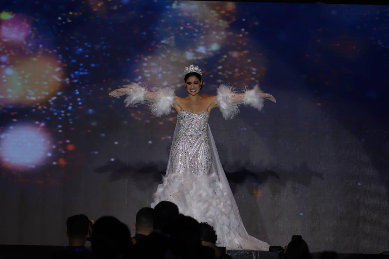 $!Ivanna Matamoros es coronada como Reina de los Juegos Florales del Carnaval de Mazatlán 2022
