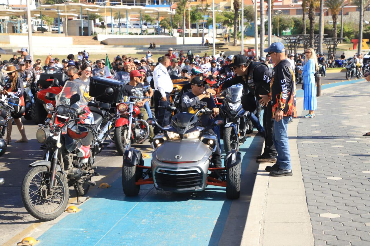 $!Cientos de motociclistas recorren el paseo costero de Mazatlán dentro de la Semana de la Moto