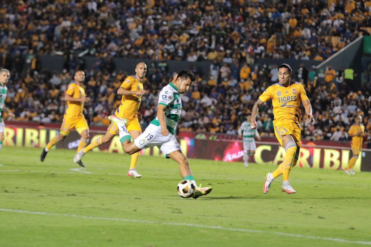 $!Tigres vence 1-0 a Santos y va a semifinales; Salcedo se viste de héroe con un golazo