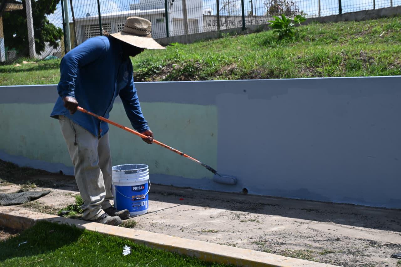 $!Lomas del Ébano se renueva: cancha de futbol entra en fase final de rehabilitación