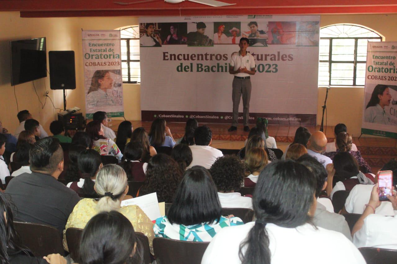 $!Gana alumno de Mazatlán concurso estatal de oratoria de Cobaes, en Rosario