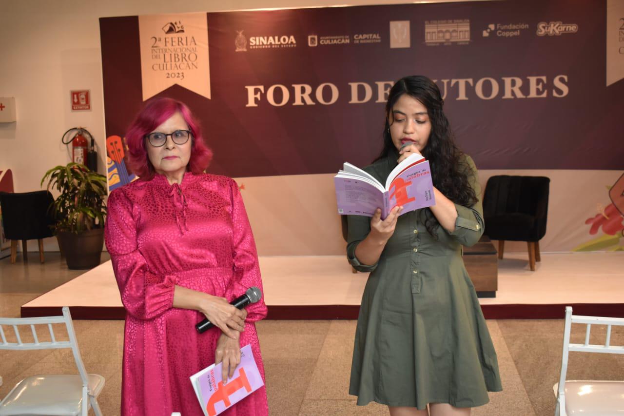 $!La escritora Dina Grijalva presentó su más reciente libro Fuegos de palabras.