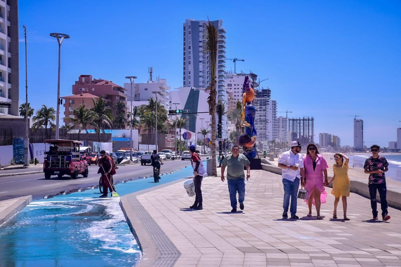 $!Lavan Malecón previo a la llegada masiva de personas para observar el Eclipse Total de Sol