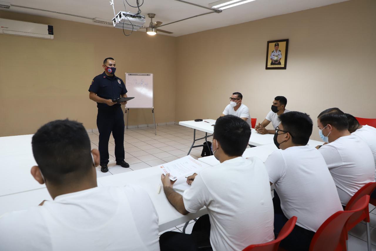 $!Inicia curso de la Academia de Bomberos Voluntarios Mazatlán