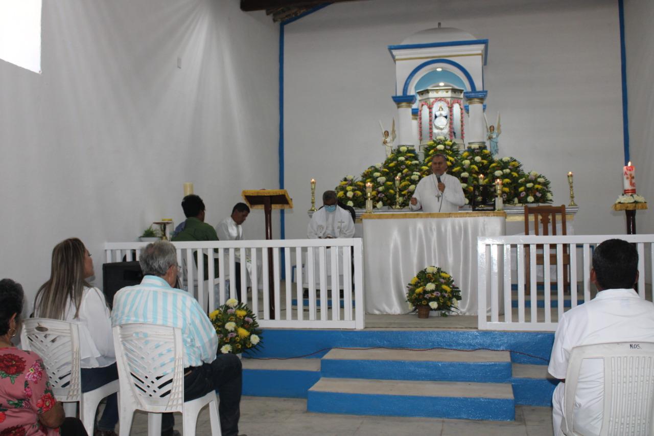 $!Obispo Mario Espinosa Contreras bendice templo en el Nuevo Santa María