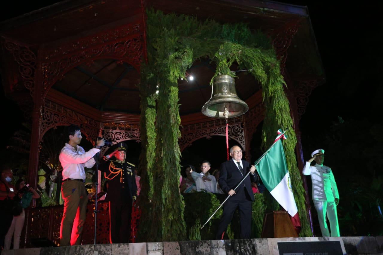 $!Alrededor de 12 mil personas acudieron al Grito de Independencia en Mazatlán; detienen a 20