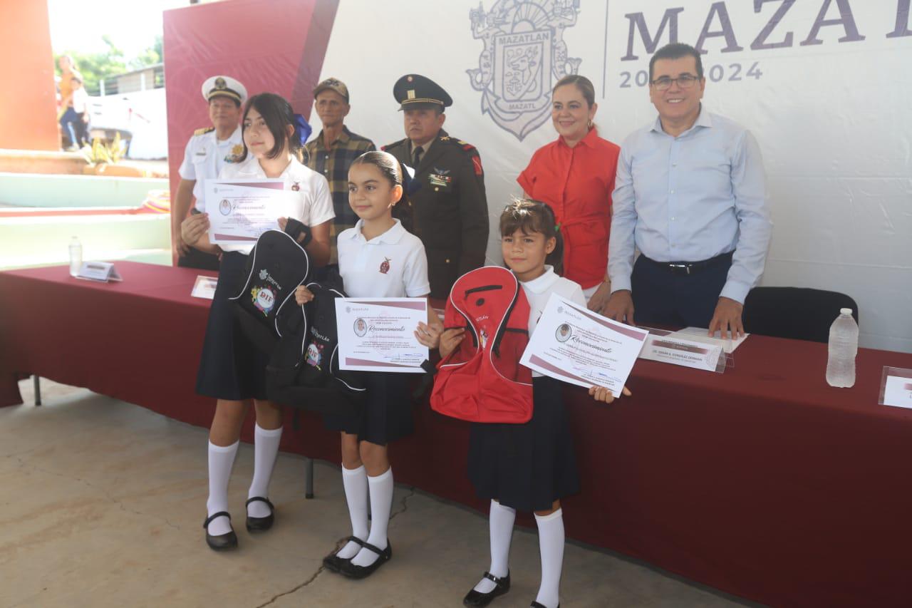 $!Se compromete Alcalde a atender necesidades de cada escuela de Mazatlán