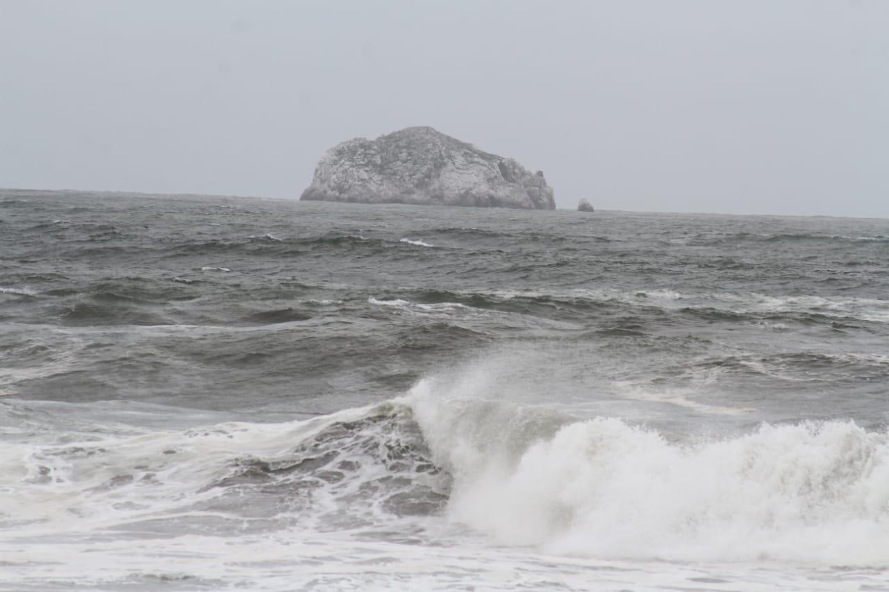 $!‘Olaf’ puede impactar esta noche o la madrugada del viernes como huracán 2 en Los Cabos y La Paz