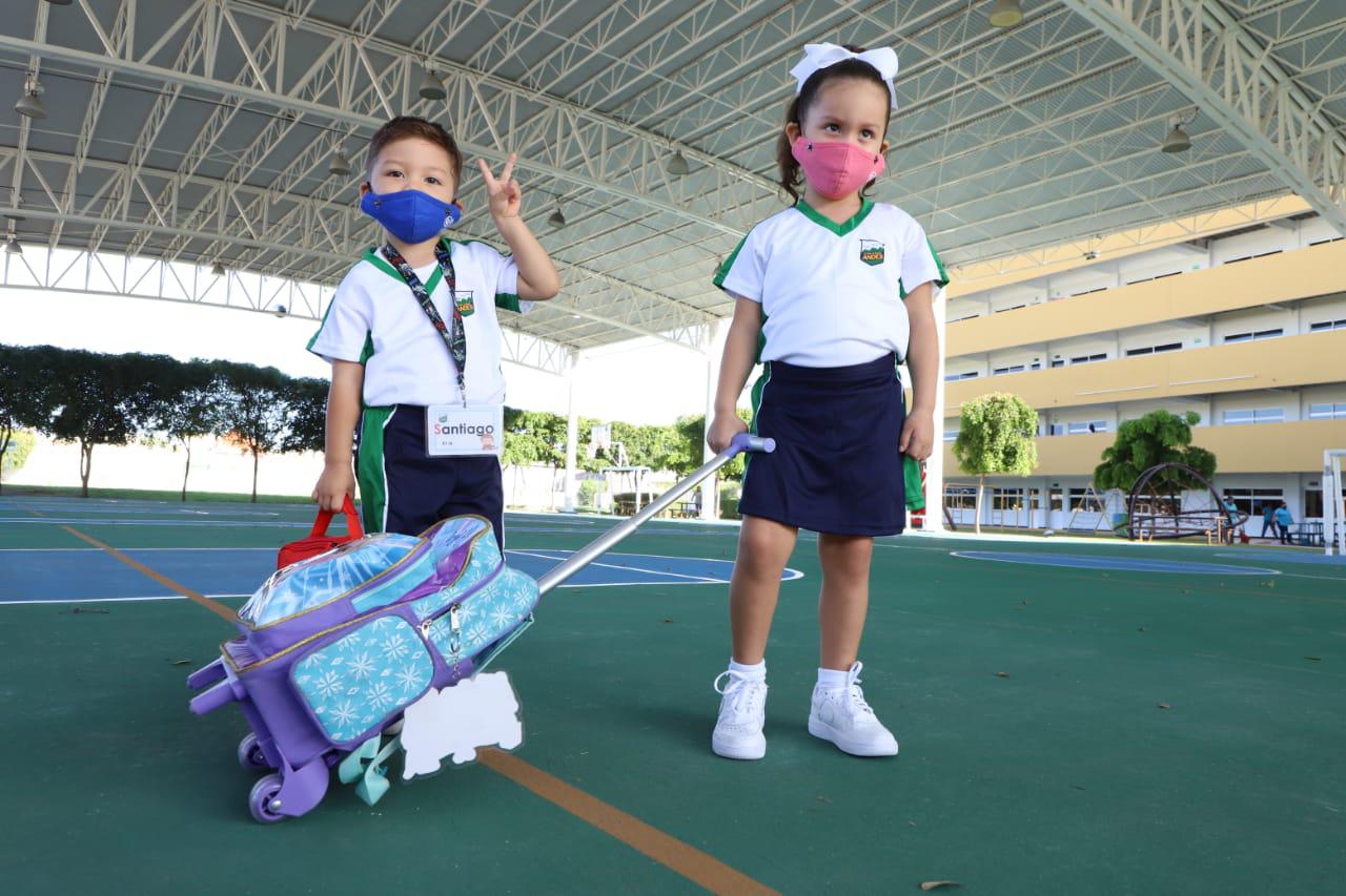 $!Santiago y Victoria Garrido.