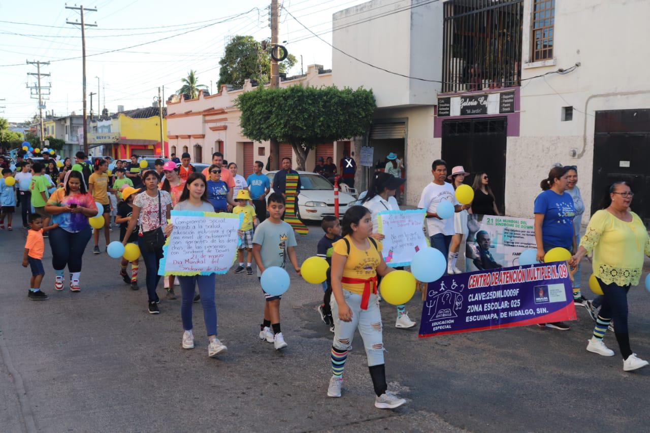 $!Marchan en Escuinapa en conmemoración del Día Mundial del Síndrome de Down