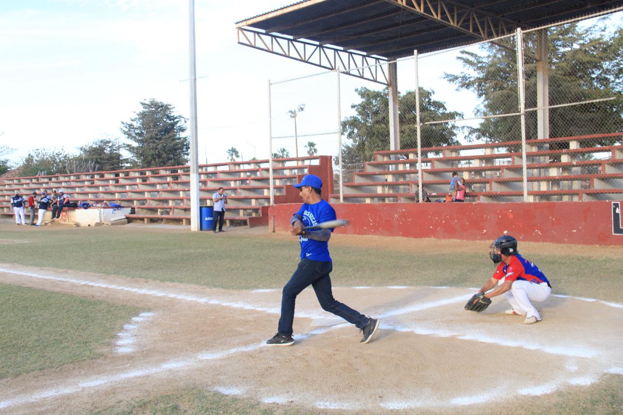 $!Entregan material deportivo para fomentar la práctica de las diferentes disciplinas en Navolato