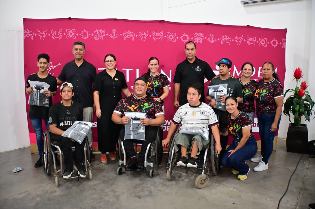 $!Atletas mazatlecos reciben uniformes para la Paralimpiada Conade
