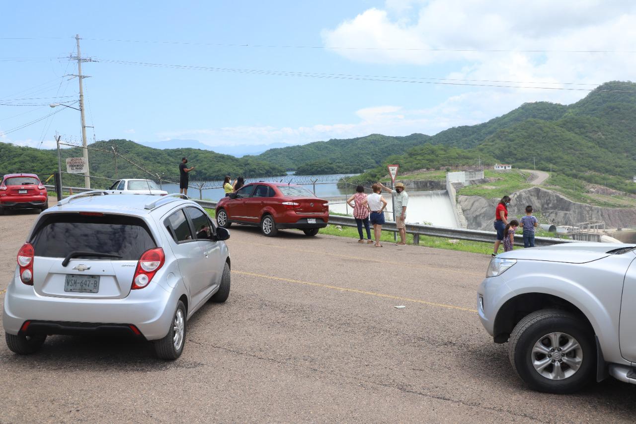 $!La cortina de la Presa Picachos, hoy rebosada, se ha convertido en un atractivo turístico