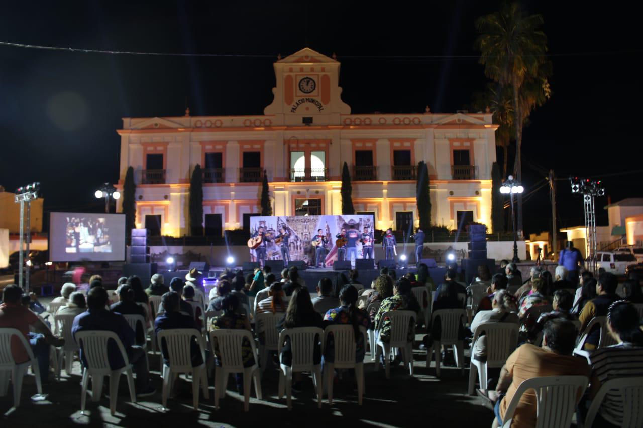 $!Con mariachi recuerdan a Lola Beltrán en su 28 aniversario luctuoso en Rosario