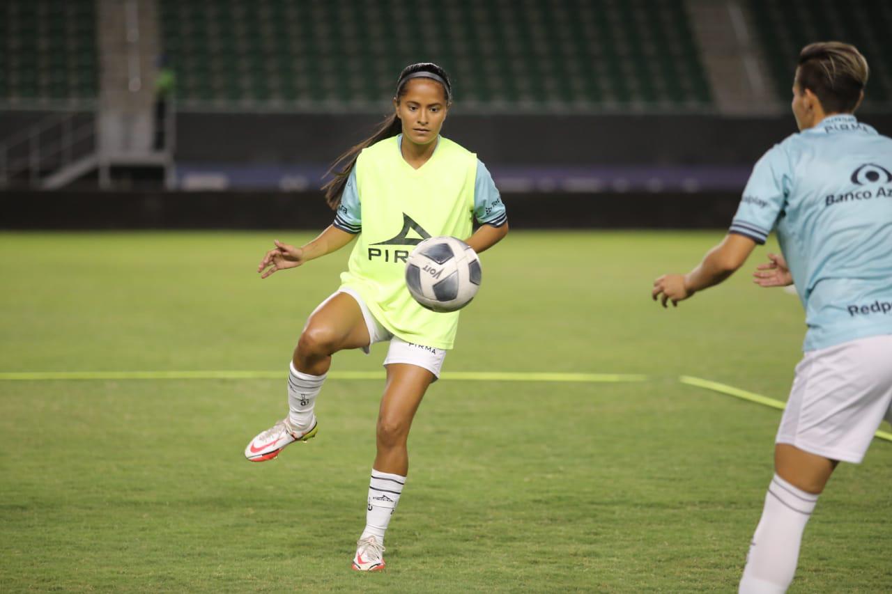 $!Belkis Escalante: La mazatleca que se ha abierto cancha en el futbol y en la vida