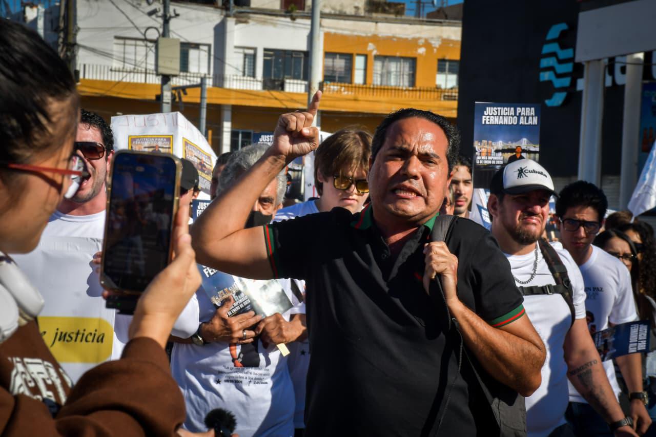 $!‘Fernando Alan no era un criminal’: marchan en Culiacán por justicia del joven muerto en operativo militar