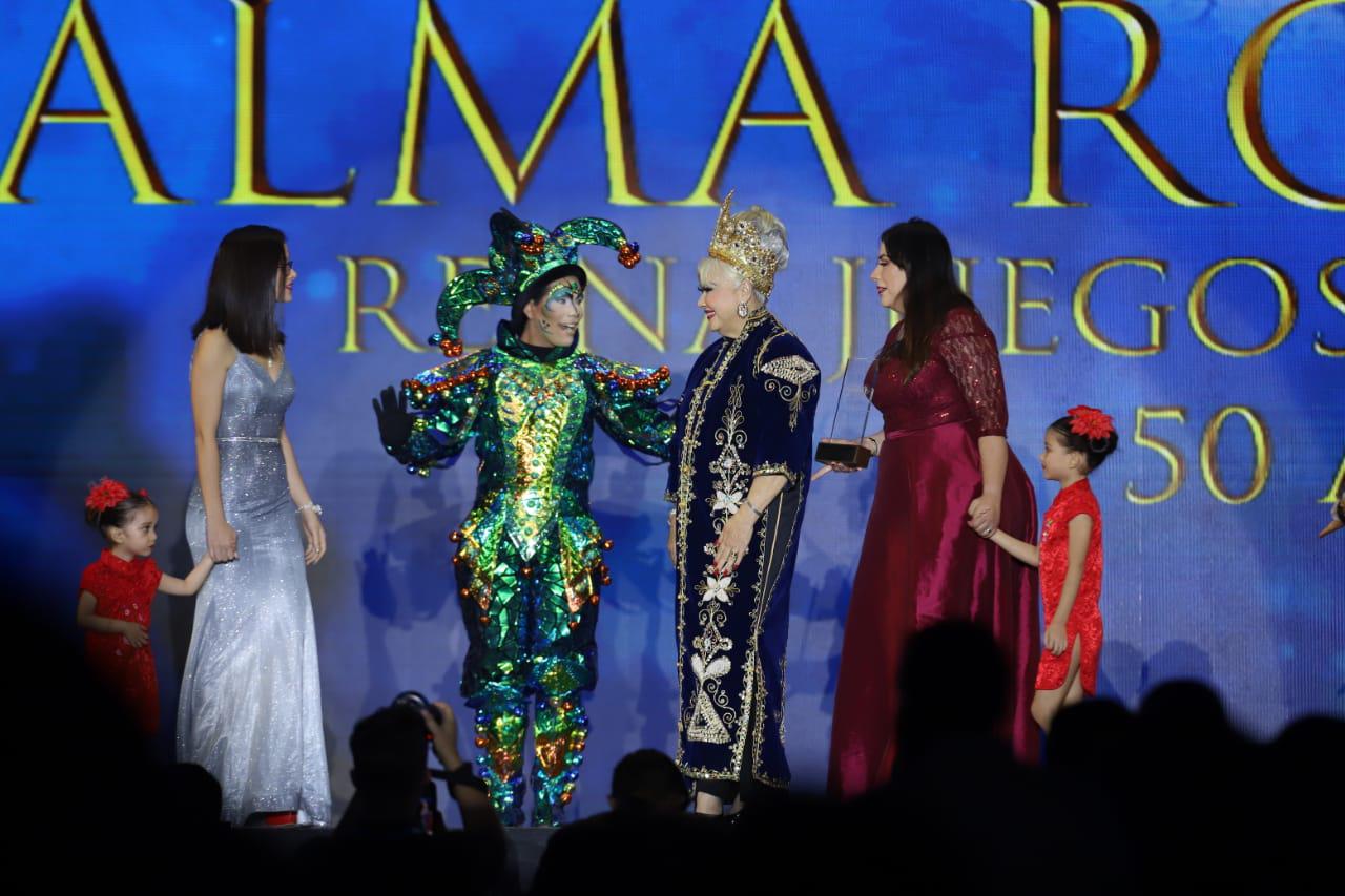 $!Ivanna Matamoros es coronada como Reina de los Juegos Florales del Carnaval de Mazatlán 2022