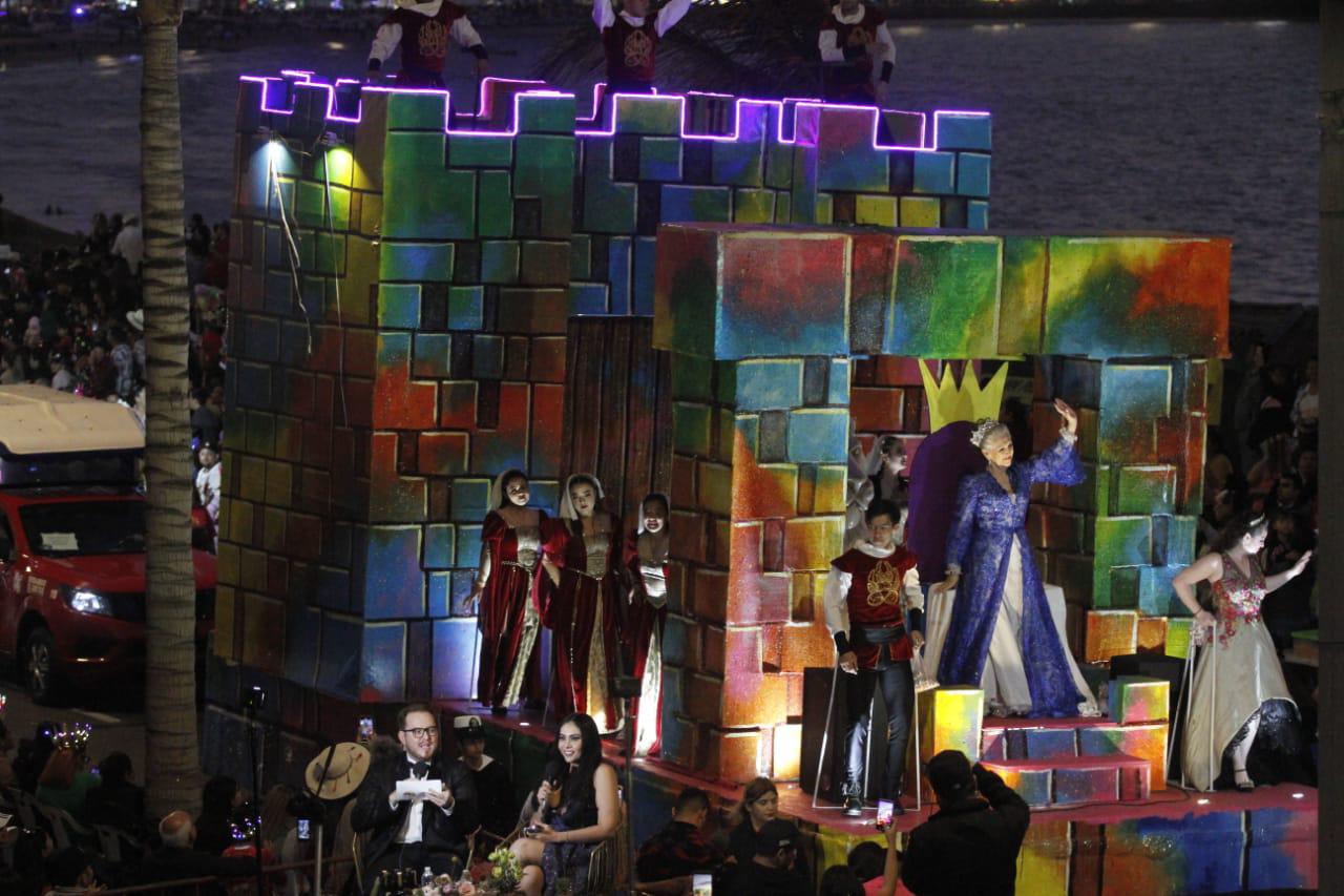 $!Impresionan carrozas, comparsas y la Banda MS en el primer desfile del Carnaval